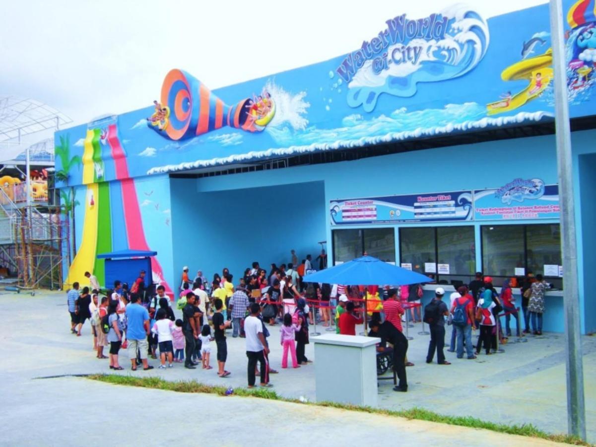 Sinar Rasa Homestay At I-Soho, I-City Shah Alam Exterior foto Splash Island Waterpark