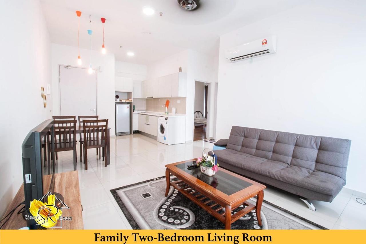Sinar Rasa Homestay At I-Soho, I-City Shah Alam Exterior foto Family Two-Bedroom Living Room
